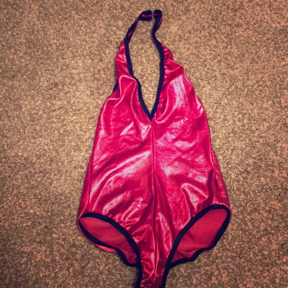 Hot pink Leo
